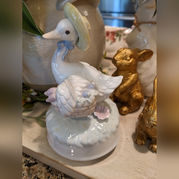 VTG Goose Figurine Otagiri Mother Goose Music Box Porcelain Beautiful - Picture 1 of 7